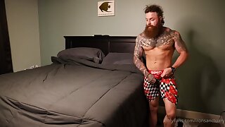 Bearded muscle jerks off and cums over himself – Kevin Clevenger (ironsanctuary)