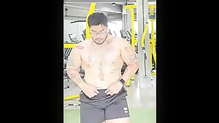 🔥Hot muscle stud!💪 beefymuscle.com