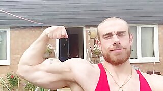 Outdoor biceps flex