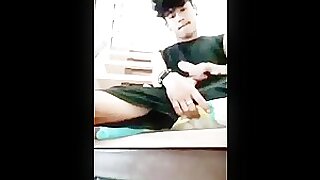 Guapo muchacho indonesio seductor