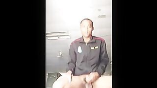El muchacho indonesio tentador del servicio